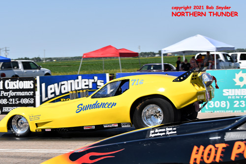 Pete Mass - 'Hot Pursuit' (near lane) 
vs James Hardman - 'Sundancer' (far lane)